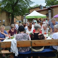 Netzwerk-Sommerfest 2019 in Klettwitz: Einmal im Jahr treffen sich alle ehrenamtlichen Familienpaten zum gemeinsamen Sommerfest als Dankeschön für die ehrenamtliche Tätigkeit (Foto: Netzwerk Gesunde Kinder / Anna Reck)